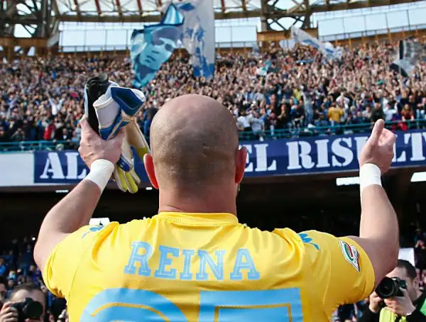 Il Napoli reagisce e si rialza dopo la dolorosa sconfitta di Udine e la maxi squalifica a Gonzalo Higuain. Di Gabbiadini, Insigne e Callejon i gol peri campani.