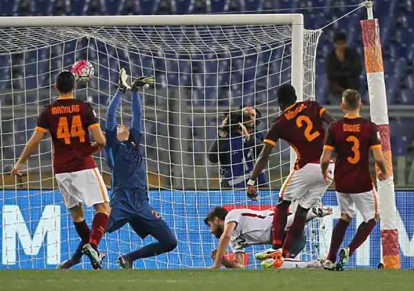 La Roma non riesce ad abbattere il muro del Bologna, pali compresi: all’Olimpico il posticipo della 32esima termina in pareggio, gol di Salah e Rossettini.