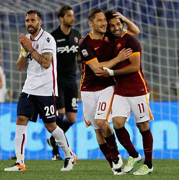 La Roma non riesce ad abbattere il muro del Bologna, pali compresi: all’Olimpico il posticipo della 32esima termina in pareggio, gol di Salah e Rossettini.