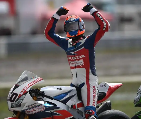 Jonathan Rea ha dominato il weekend olandese ad Assen. Il centauro della Kawasaki, dopo l'affermazione di sabato in gara 1, ha vinto anche gara 2 sul TT Circuit, valido per il quarto round del Mondial