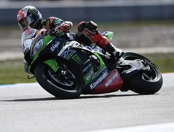 Jonathan Rea ha dominato il weekend olandese ad Assen. Il centauro della Kawasaki, dopo l'affermazione di sabato in gara 1, ha vinto anche gara 2 sul TT Circuit, valido per il quarto round del Mondial