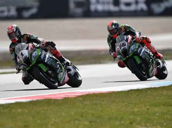 Jonathan Rea ha dominato il weekend olandese ad Assen. Il centauro della Kawasaki, dopo l'affermazione di sabato in gara 1, ha vinto anche gara 2 sul TT Circuit, valido per il quarto round del Mondial