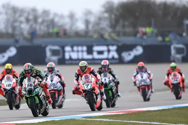 Jonathan Rea ha dominato il weekend olandese ad Assen. Il centauro della Kawasaki, dopo l'affermazione di sabato in gara 1, ha vinto anche gara 2 sul TT Circuit, valido per il quarto round del Mondial