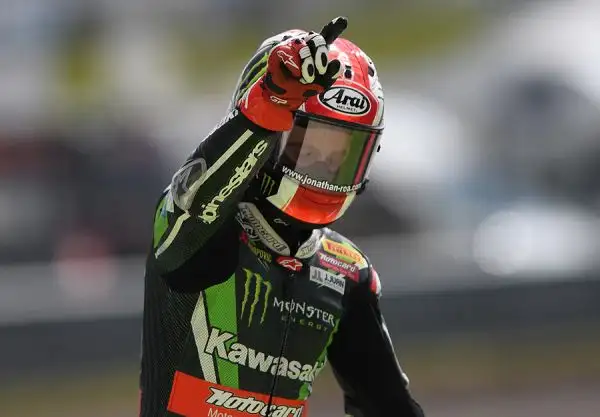 Jonathan Rea ha dominato il weekend olandese ad Assen. Il centauro della Kawasaki, dopo l'affermazione di sabato in gara 1, ha vinto anche gara 2 sul TT Circuit, valido per il quarto round del Mondial