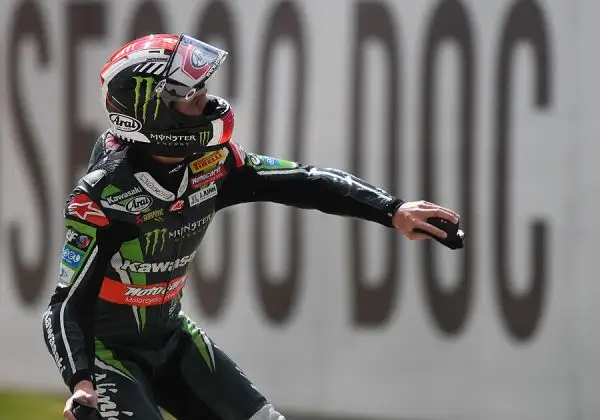 Jonathan Rea ha dominato il weekend olandese ad Assen. Il centauro della Kawasaki, dopo l'affermazione di sabato in gara 1, ha vinto anche gara 2 sul TT Circuit, valido per il quarto round del Mondial