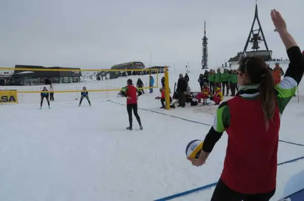 Le ragazze del team Nutrilite Greta Cicolari e Giulia Toti a Plan de Corones si sono laureate campionesse d'Europa del CEV Snow Volleyball European Tour.