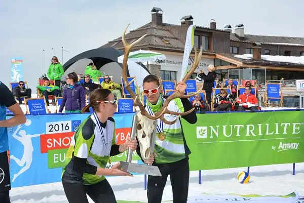 Le ragazze del team Nutrilite Greta Cicolari e Giulia Toti a Plan de Corones si sono laureate campionesse d'Europa del CEV Snow Volleyball European Tour.