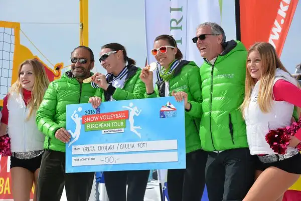 Le ragazze del team Nutrilite Greta Cicolari e Giulia Toti a Plan de Corones si sono laureate campionesse d'Europa del CEV Snow Volleyball European Tour.