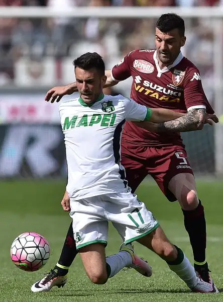 Nel giorno dell'inaugurazione dello stadio al Grande Torino il Sassuolo super i granata con i gol di Sansone, Peluso e Trotta e punta il sesto posto. Di Bruno Peres il gol del momentaneo pareggio.