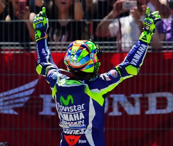 Le immagini del trionfo di Valentino Rossi che ha dominato il week end del GP di Spagna proprio in casa dei suoi rivali Jorge Lorenzo e Marc Marquez.