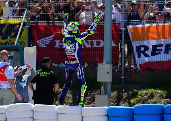 Le immagini del trionfo di Valentino Rossi che ha dominato il week end del GP di Spagna proprio in casa dei suoi rivali Jorge Lorenzo e Marc Marquez.