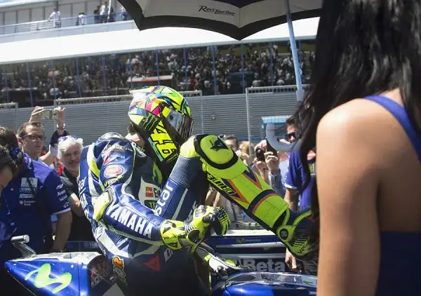 Le immagini del trionfo di Valentino Rossi che ha dominato il week end del GP di Spagna proprio in casa dei suoi rivali Jorge Lorenzo e Marc Marquez.