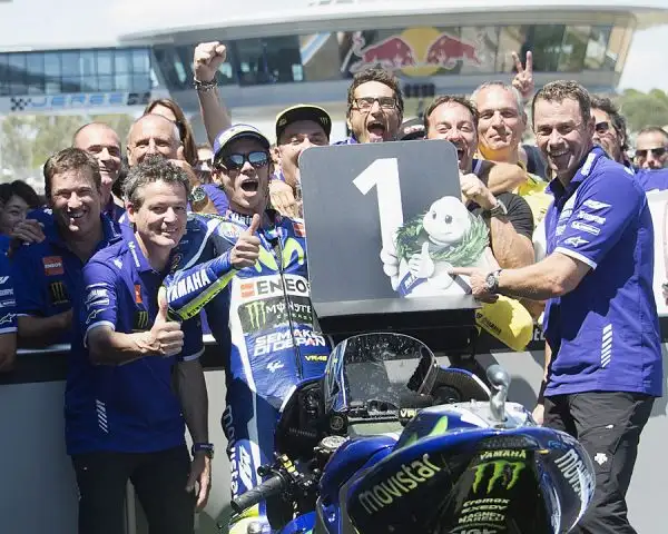 Le immagini del trionfo di Valentino Rossi che ha dominato il week end del GP di Spagna proprio in casa dei suoi rivali Jorge Lorenzo e Marc Marquez.