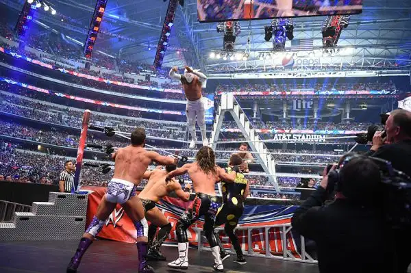 La WWE ha annunciato che ha fatto segnare un nuovo record: 101.763 tifosi presenti ad Arlington in Texas.