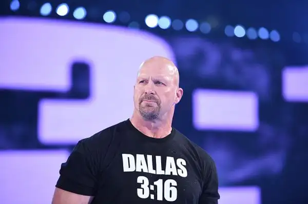 La WWE ha annunciato che ha fatto segnare un nuovo record: 101.763 tifosi presenti ad Arlington in Texas.