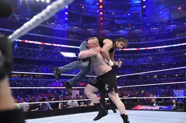 La WWE ha annunciato che ha fatto segnare un nuovo record: 101.763 tifosi presenti ad Arlington in Texas.