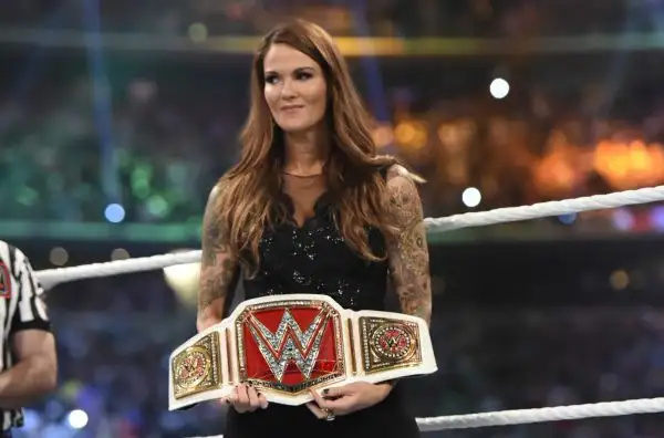La WWE ha annunciato che ha fatto segnare un nuovo record: 101.763 tifosi presenti ad Arlington in Texas.