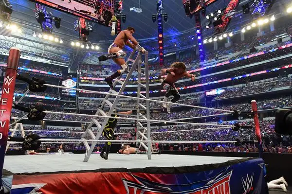 La WWE ha annunciato che ha fatto segnare un nuovo record: 101.763 tifosi presenti ad Arlington in Texas.