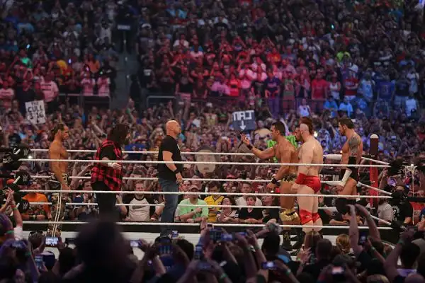 La WWE ha annunciato che ha fatto segnare un nuovo record: 101.763 tifosi presenti ad Arlington in Texas.