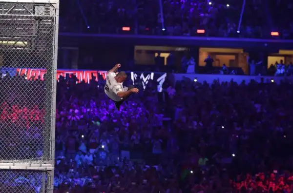 La WWE ha annunciato che ha fatto segnare un nuovo record: 101.763 tifosi presenti ad Arlington in Texas.
