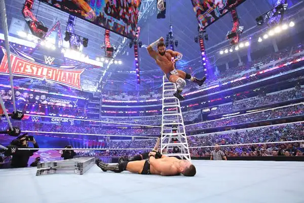 La WWE ha annunciato che ha fatto segnare un nuovo record: 101.763 tifosi presenti ad Arlington in Texas.