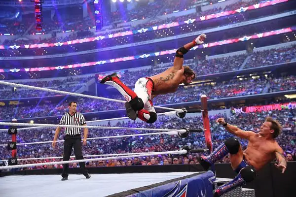 La WWE ha annunciato che ha fatto segnare un nuovo record: 101.763 tifosi presenti ad Arlington in Texas.