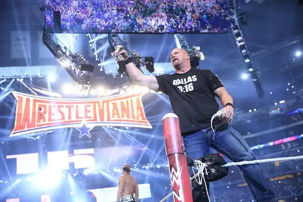 La WWE ha annunciato che ha fatto segnare un nuovo record: 101.763 tifosi presenti ad Arlington in Texas.