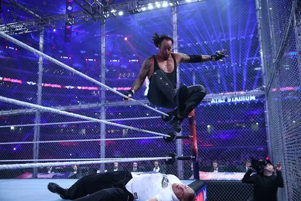 La WWE ha annunciato che ha fatto segnare un nuovo record: 101.763 tifosi presenti ad Arlington in Texas.