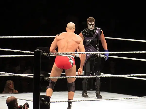 Tutto esaurito al Forum di Assago per la prima tappa italiana del tour "Wrestlemania Revenge", con Roman Reigns e tutti gli altri grandi wrestler protagonisti sul ring.