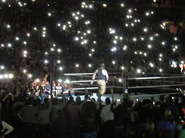 Tutto esaurito al Forum di Assago per la prima tappa italiana del tour "Wrestlemania Revenge", con Roman Reigns e tutti gli altri grandi wrestler protagonisti sul ring.