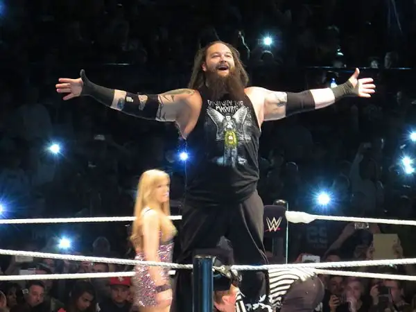 Tutto esaurito al Forum di Assago per la prima tappa italiana del tour "Wrestlemania Revenge", con Roman Reigns e tutti gli altri grandi wrestler protagonisti sul ring.