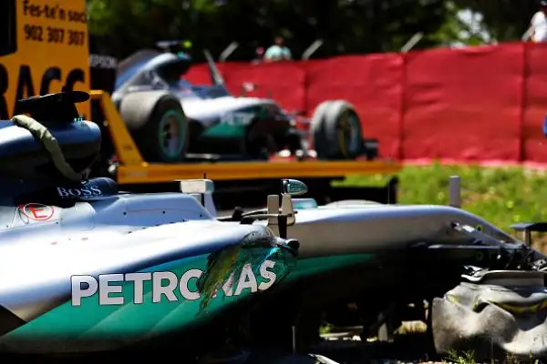 Fenomeno Verstappen, Ferrari sul podio. L'olandese ottiene la sua prima vittoria in Formula 1 davanti a Kimi Raikkonen e Sebastian Vettel.