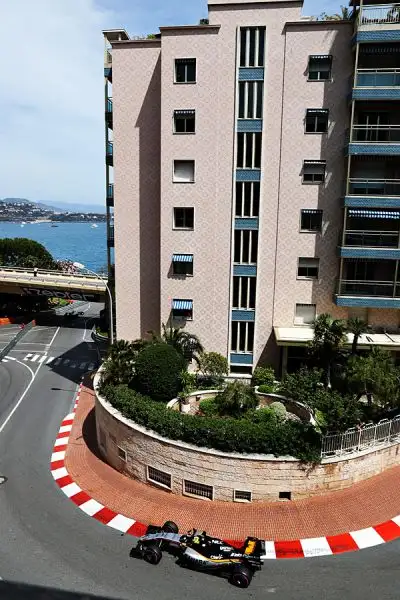La monoposto più veloce nel circuito cittadino del Principato è stata, un po' a sorpresa, la Red Bull di Daniel Ricciardo che ha preceduto le due Mercedes di Hamilton e Rosberg, staccate di sei e nove