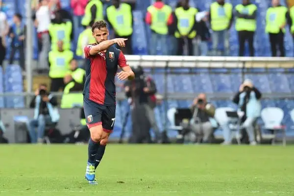 Totti-ElSha e la Roma non muore mai. In casa del Genoa termina 2-3: a Salah rispondono Tachtsidis e Pavoletti, ma il Pupone regna sui calci da fermo e il ‘Faraone’ regala i 3 punti.