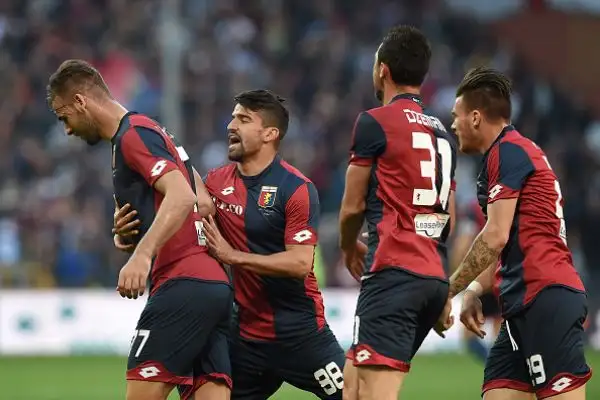 Totti-ElSha e la Roma non muore mai. In casa del Genoa termina 2-3: a Salah rispondono Tachtsidis e Pavoletti, ma il Pupone regna sui calci da fermo e il ‘Faraone’ regala i 3 punti.