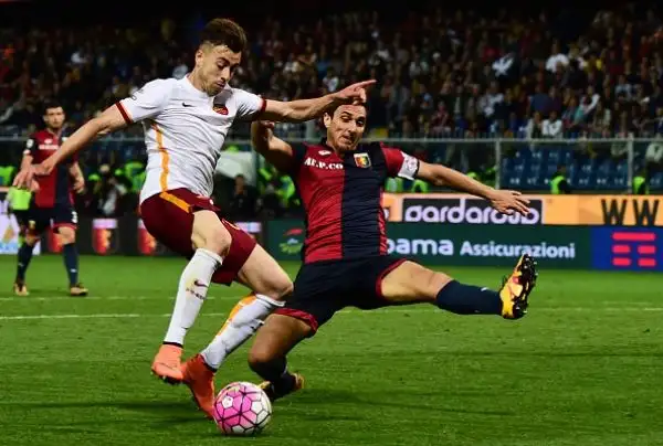 Totti-ElSha e la Roma non muore mai. In casa del Genoa termina 2-3: a Salah rispondono Tachtsidis e Pavoletti, ma il Pupone regna sui calci da fermo e il ‘Faraone’ regala i 3 punti.