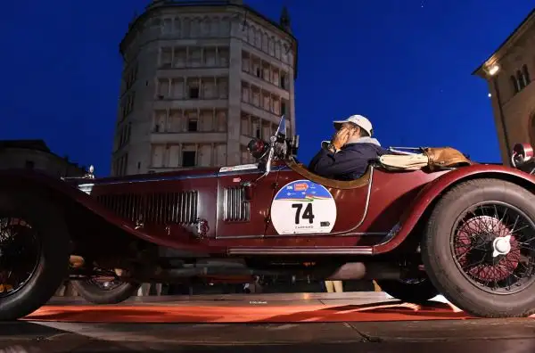 Ad aggiudicarsi la 34esima edizione della Mille Miglia sono i bresciani Andrea Vesco e Andrea Guerini, a bordo della Alfa Romeo 6C 1750 GS Zagato del 1931 numero 74.