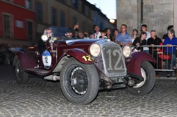 Ad aggiudicarsi la 34esima edizione della Mille Miglia sono i bresciani Andrea Vesco e Andrea Guerini, a bordo della Alfa Romeo 6C 1750 GS Zagato del 1931 numero 74.