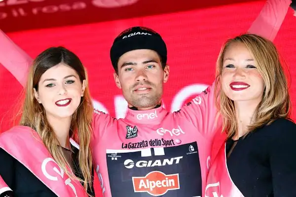 Alcune immagini delle splendide ragazze che anche quest'anno fanno da cornice alla Corsa Rosa che si sta snodando per le strade della penisola del bel paese.