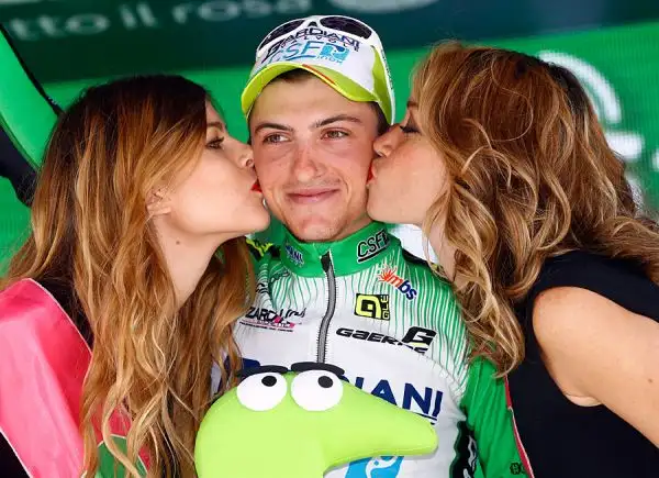 Alcune immagini delle splendide ragazze che anche quest'anno fanno da cornice alla Corsa Rosa che si sta snodando per le strade della penisola del bel paese.