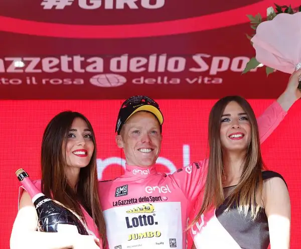 Alcune immagini delle splendide ragazze che anche quest'anno fanno da cornice alla Corsa Rosa che si sta snodando per le strade della penisola del bel paese.