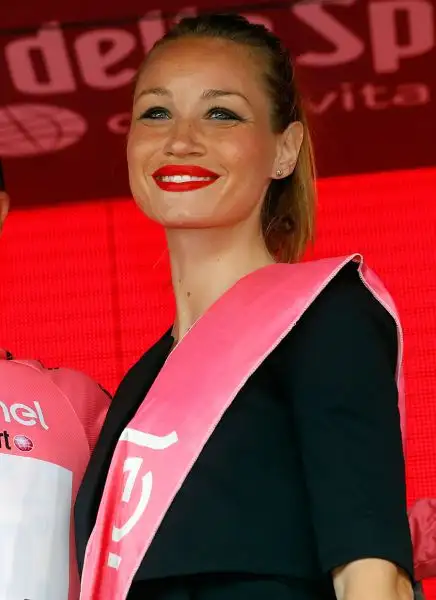 Alcune immagini delle splendide ragazze che anche quest'anno fanno da cornice alla Corsa Rosa che si sta snodando per le strade della penisola del bel paese.