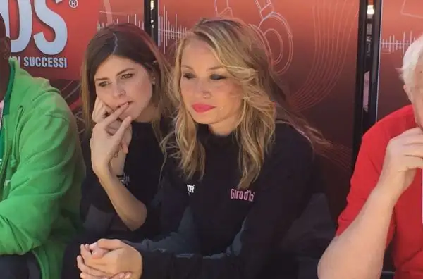 Alcune immagini delle splendide ragazze che anche quest'anno fanno da cornice alla Corsa Rosa che si sta snodando per le strade della penisola del bel paese.