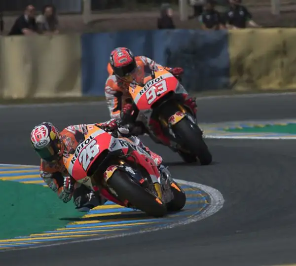 Jorge Lorenzo vince il Gran Premio di Francia a Le Mans, conducendo la corsa dall'inizio alla fine. Alle spalle dello spagnolo Valentino Rossi e la Suzuki di Maverik Vinales.