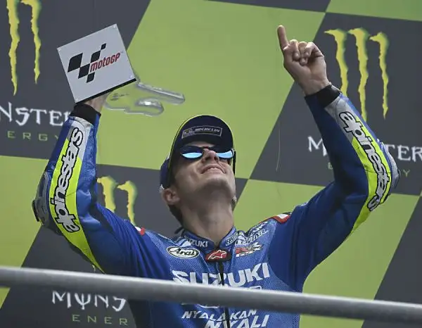 Jorge Lorenzo vince il Gran Premio di Francia a Le Mans, conducendo la corsa dall'inizio alla fine. Alle spalle dello spagnolo Valentino Rossi e la Suzuki di Maverik Vinales.