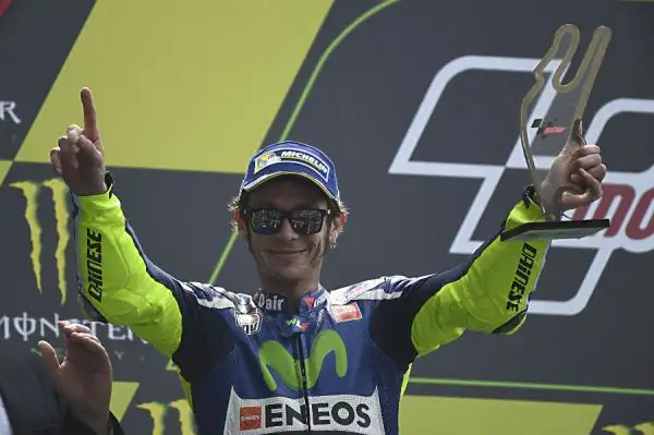 Jorge Lorenzo vince il Gran Premio di Francia a Le Mans, conducendo la corsa dall'inizio alla fine. Alle spalle dello spagnolo Valentino Rossi e la Suzuki di Maverik Vinales.
