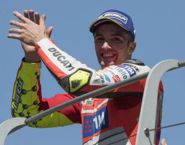 Lorenzo vince in volata il Gran Premio d'Italia. Al Mugello grande amarezza per i tifosi di Rossi costretto a ritirarsi al settimo giro per la rottura del motore. Secondo Marquez terzo Iannone.