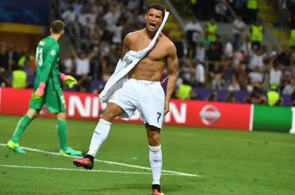 Ronaldo 6. Sufficienza stiracchiata per CR7, spettatore non pagante per buona parte del primo tempo. E poi sprecone nella ripresa. E' però freddissimo al momento del rigore decisivo.