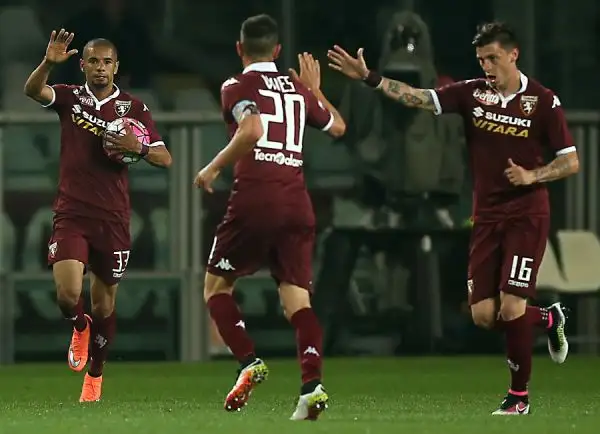 Sorride il Napoli, che vince in casa del Toro e mantiene la seconda posizione in classifica. Ancora a segno Higuain, eguagliato Angelillo, Callejon e Bruno Peres.