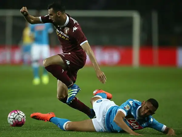 Sorride il Napoli, che vince in casa del Toro e mantiene la seconda posizione in classifica. Ancora a segno Higuain, eguagliato Angelillo, Callejon e Bruno Peres.